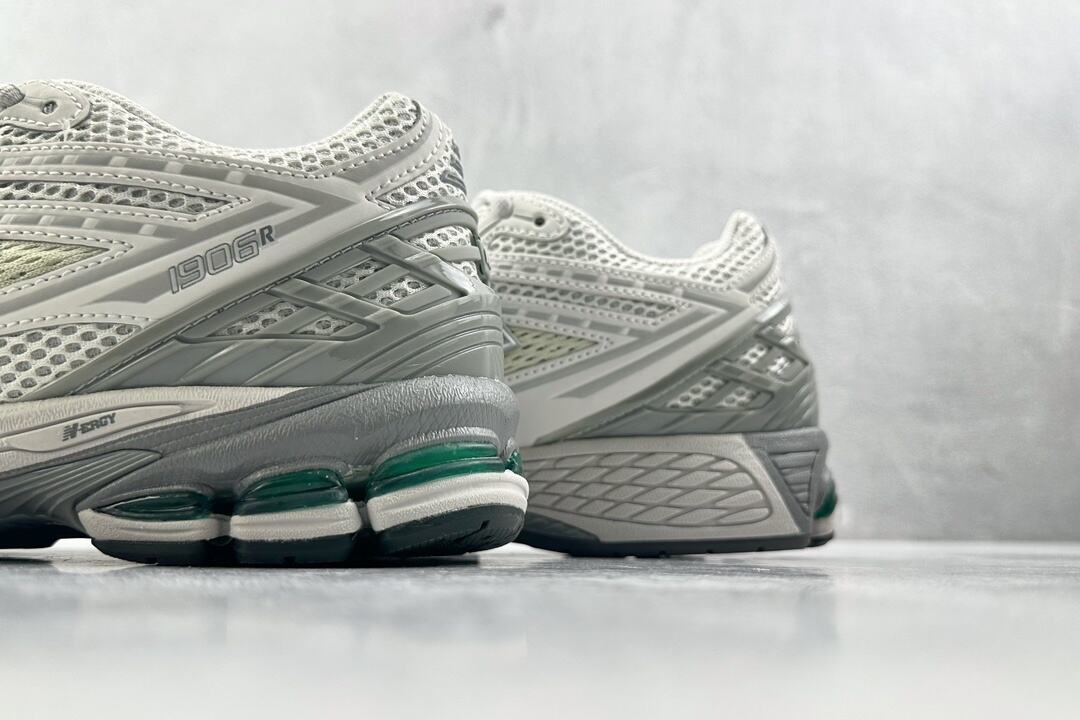 New Balance 1906R